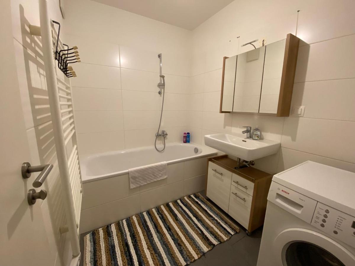 Apartment 9 Stops Away From City-Centre Vienna Exterior photo
